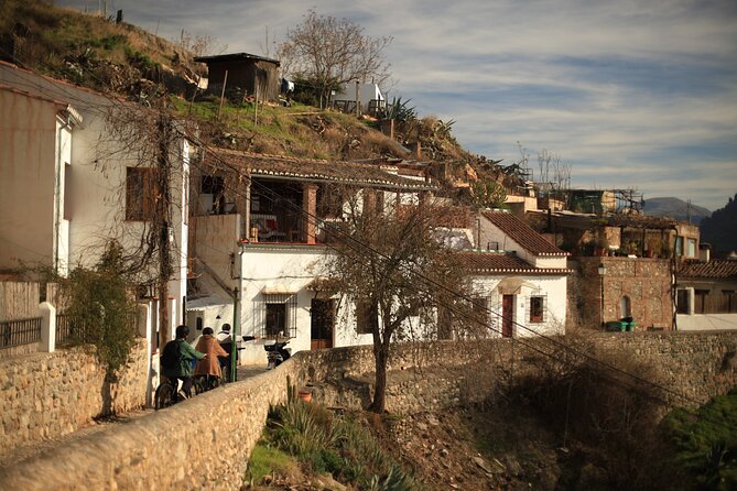Albaicin & Sacramonte Electric Bike Tour in Granada - The first steep streets: use the e-bike, but ride with intention