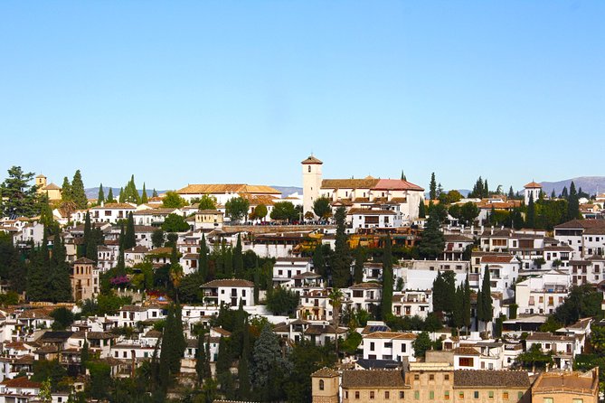 Albayzin and Sacromonte Guided Walking Tour in Granada - Starting at Plaza Isabel la Católica: the city center gives context fast