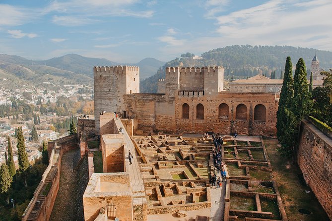 Alhambra and Generalife Skip-the-Line Ticket with Guide - Alhambra on the Sabica hill: where the guide helps you read the site