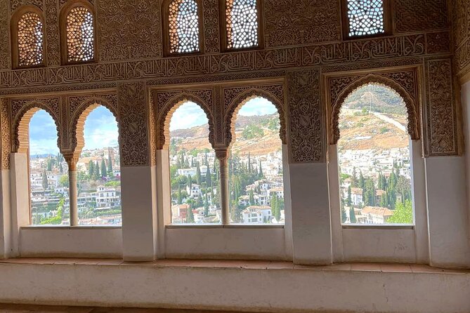 Alhambra and Nasrid Palaces Guided Tour with Tickets - Guides Make or Break It, and This Tour Leans on Strong Ones
