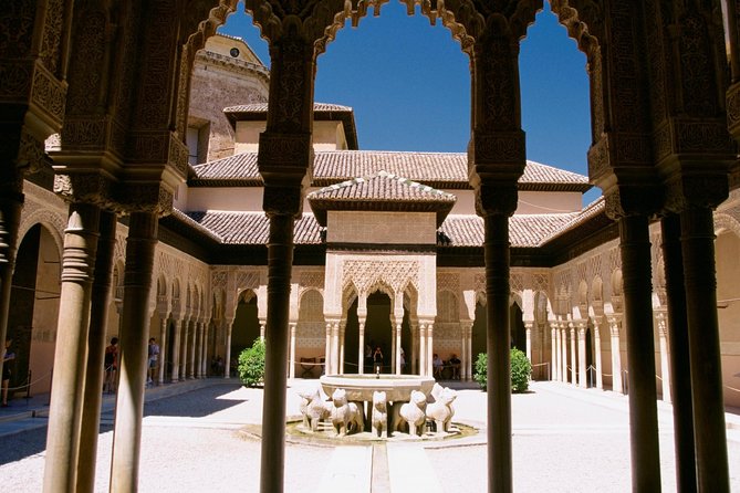 Alhambra &Charles Palace Guided Tour with Optional Nasrid Palaces - Why this Alhambra tour feels worth the money