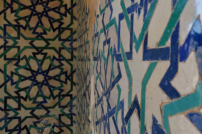 Alhambra &Charles Palace Guided Tour with Optional Nasrid Palaces - Optional Alhambra surroundings walk: good if you already have tickets