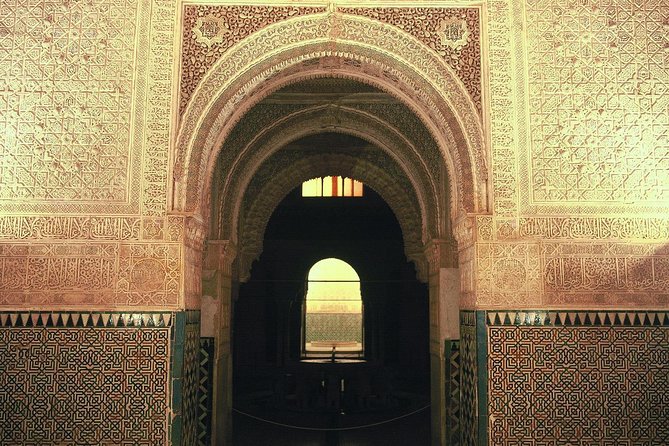 Alhambra Complete: Ticket Skip-the-Line Nasrid Palace and Generalife with Guide - Generalife: The Kings’ Garden Retreat and Working Orchards