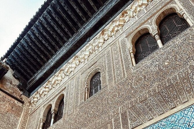 Alhambra Experience – Explore Nasrid Palaces & Generalife Gardens - Your 3-hour rhythm: palaces first, gardens last