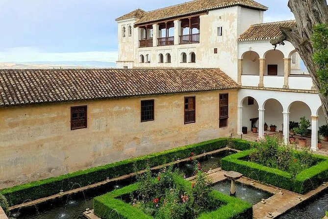 Alhambra Experience – Explore Nasrid Palaces & Generalife Gardens - Tickets, QR codes, and the ID check you can’t skip