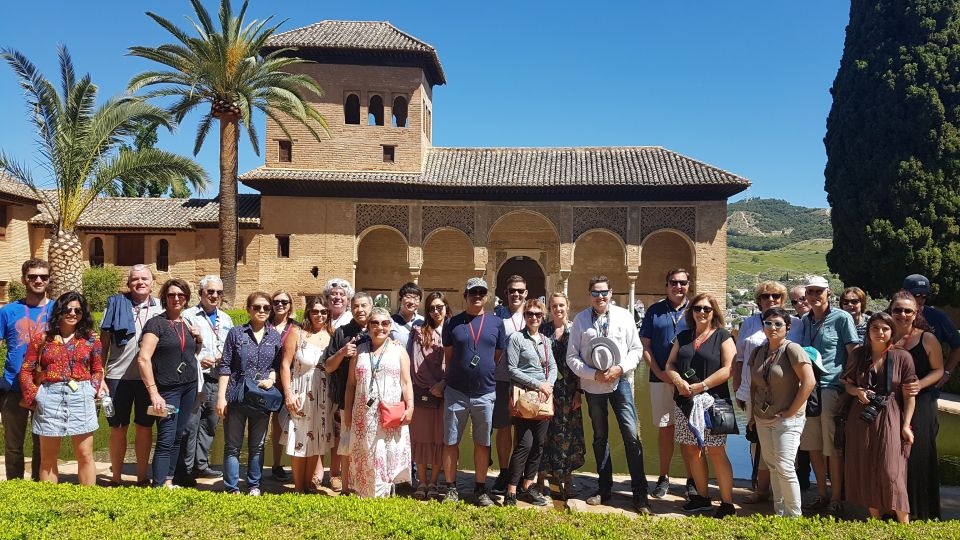 Alhambra: Generalife Gardens & Alcazaba Fast-Track Tour - Charles V Palace and the big contrast in Granada’s architecture