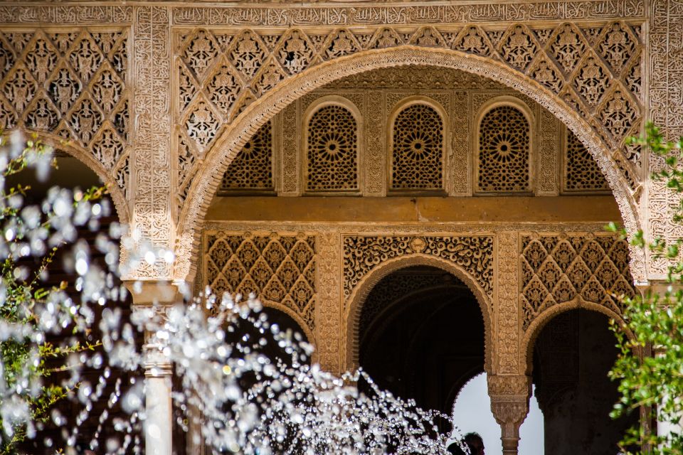 Alhambra: Generalife Gardens & Alcazaba Fast-Track Tour - Guide style matters: what you can expect in Spanish or English