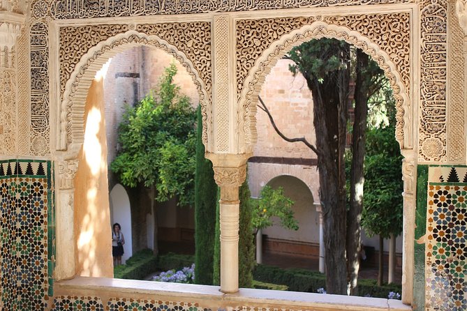 Alhambra & Generalife Skip the Line Premium Tour including Nasrid Palaces - Skip-the-line access that protects your time
