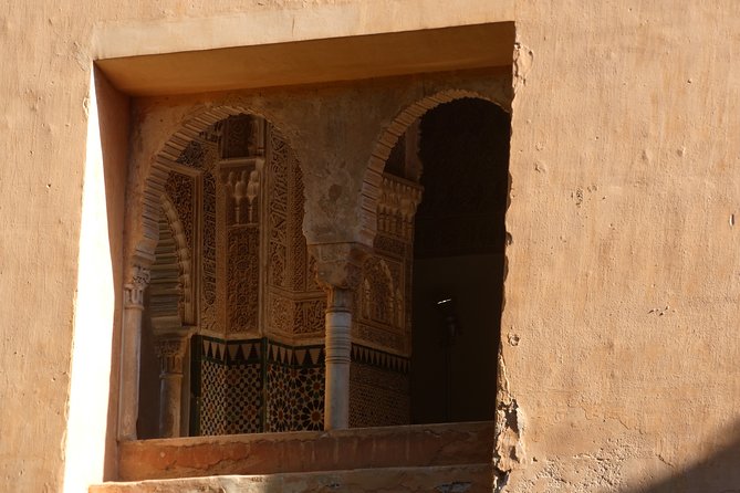 Alhambra & Generalife Skip the Line Premium Tour including Nasrid Palaces - Generalife Gardens: shade, water, and palace-by-proxy