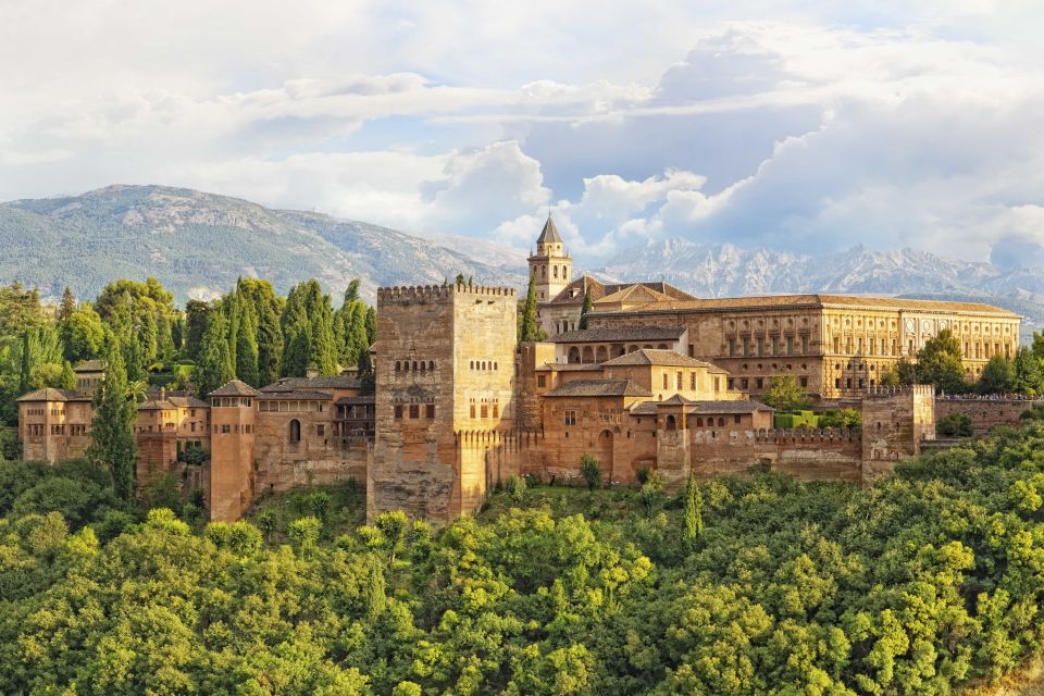 Alhambra: Guided Tour with Fast-Track Entry - Starting at Pabellón de Acceso a la Alhambra (and where it ends)