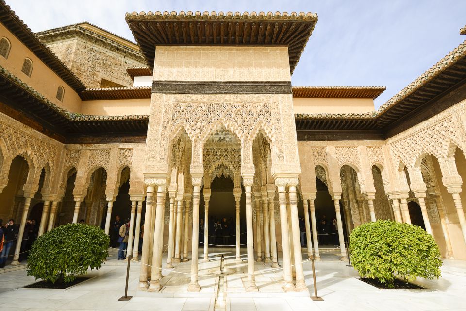 Alhambra, Nasrid Palaces, and Generalife 3-Hour Guided Tour - Key things I’d bet on