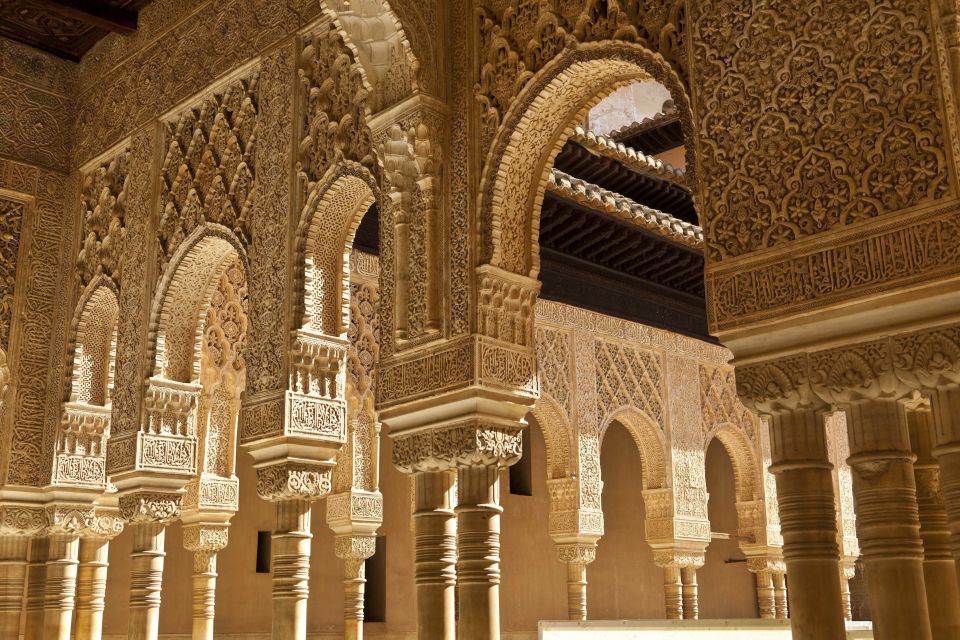Alhambra, Nasrid Palaces, and Generalife 3-Hour Guided Tour - The guide experience: what headphones + bilingual guidance changes