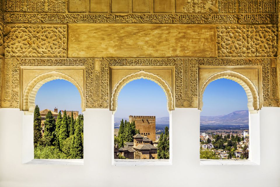 Alhambra, Nasrid Palaces, and Generalife 3-Hour Guided Tour - Starting smart: the Welcome Visitor Center check-in