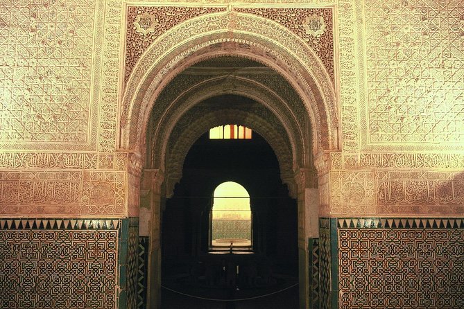 Alhambra: Night Visit to Nasrid Palaces - Guide Language Reality Check (English Offered, But Plan for Options)