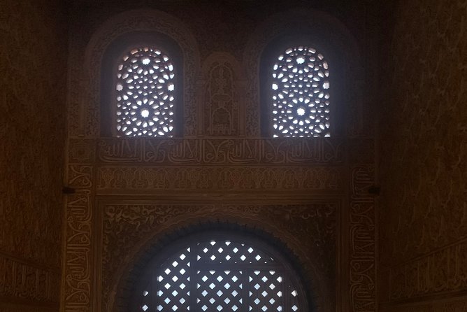Alhambra: Night Visit to Nasrid Palaces - Meeting Point and Late-Evening Logistics Without the Panic