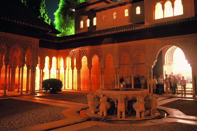 Alhambra: Night Visit to Nasrid Palaces - Your Night Entry Flow: Timing, Photo Windows, and How It Feels