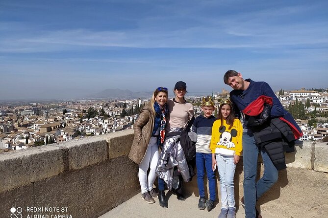 Alhambra : Private Tour for Families - Where you meet and how the timing usually works