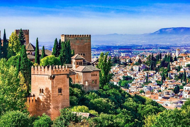 Alhambra Skip-the-line Private Tour including Nasrid Palaces - Alcazaba Fortress: Strong Walls, Serious History, Great Views