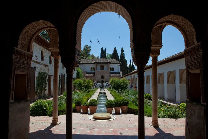 Alhambra: Small Group Tour with Local Guide & Admission - The Alhambra Walk: Fortress Origins to Palace City
