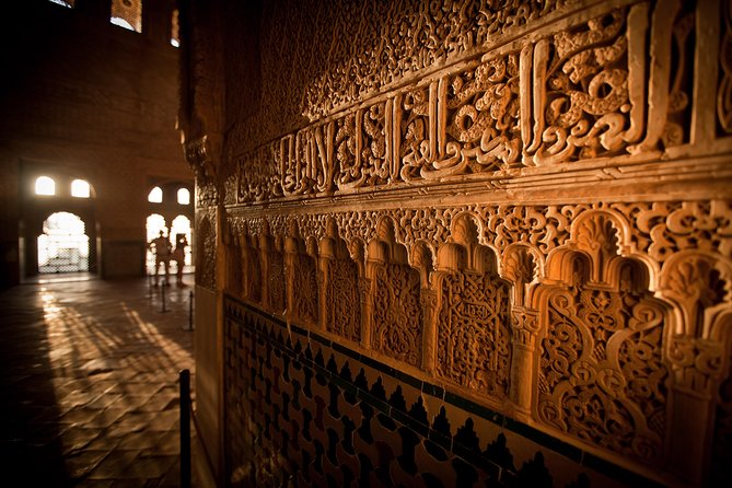 Alhambra: Small Group Tour with Local Guide & Admission - Alcazaba: Fortifications and the View From the Top