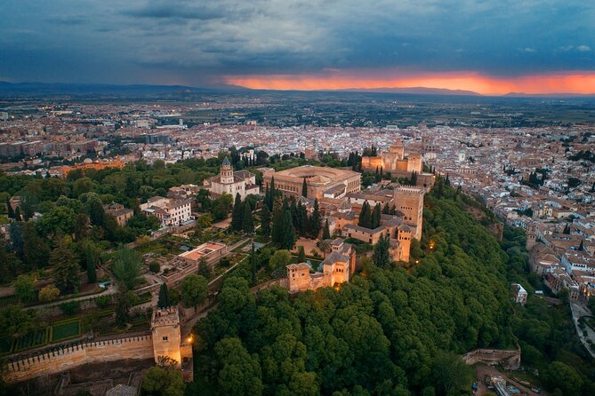 Alhambra with Nazaries Palaces Private Tour - How the pacing works in a 3-hour private Alhambra visit