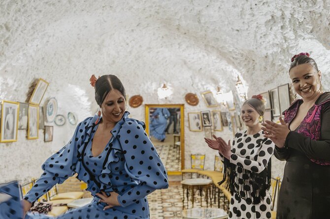 Flamenco show at Cueva Los Amayas, in Sacromonte - Getting there: hill climbs, taxis, and public transport