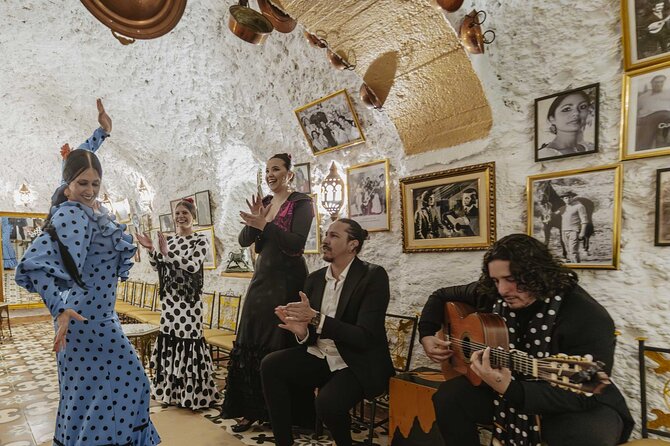 Flamenco show at Cueva Los Amayas, in Sacromonte - What makes the atmosphere feel authentic