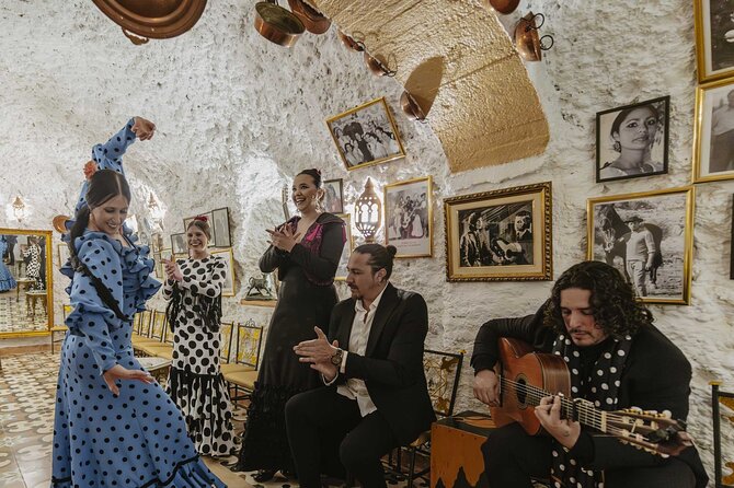 Flamenco show at Cueva Los Amayas, in Sacromonte - Language and what you should expect from the spoken parts
