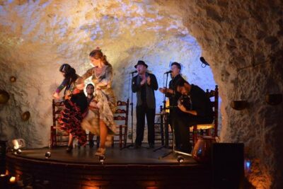 Flamenco Show in a Cave Restaurant in Granada - 7:30pm vs 9:30pm: how to choose the timing that fits your day