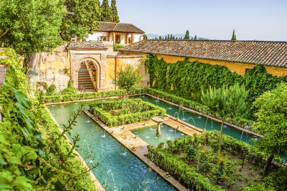 From Costa del Sol: Granada, Alhambra + Nasrid Palaces Tour - Granada on your own: a short break, then 2 hours in the historic center