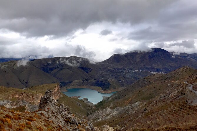 From Granada: Sierra Nevada Safari tour up to 2500 meters high - Short walks, viewpoint timing, and the included mountain-hut drink
