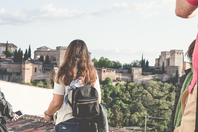 Golden Hour in Granada: Sunset Walking Tour with Play Granada - Sacromonte caves and Paseo de los Tristes with Alhambra in frame
