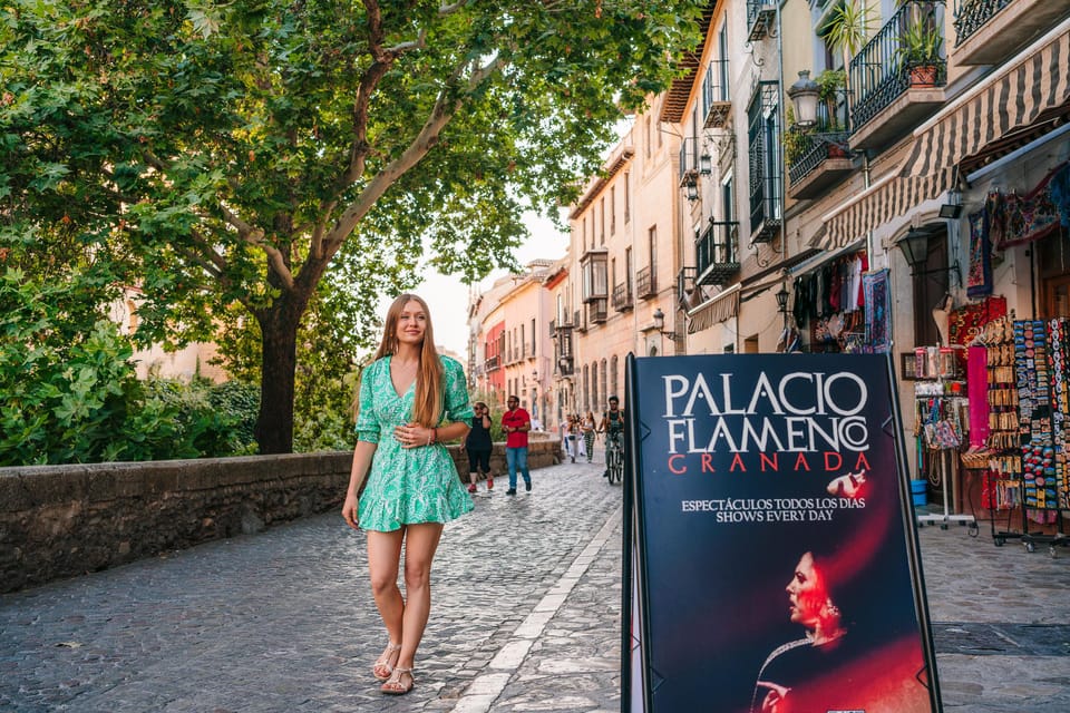 Granada: 1-Hour Traditional Flamenco Show at Palacio - No microphones: why the sound feels more real
