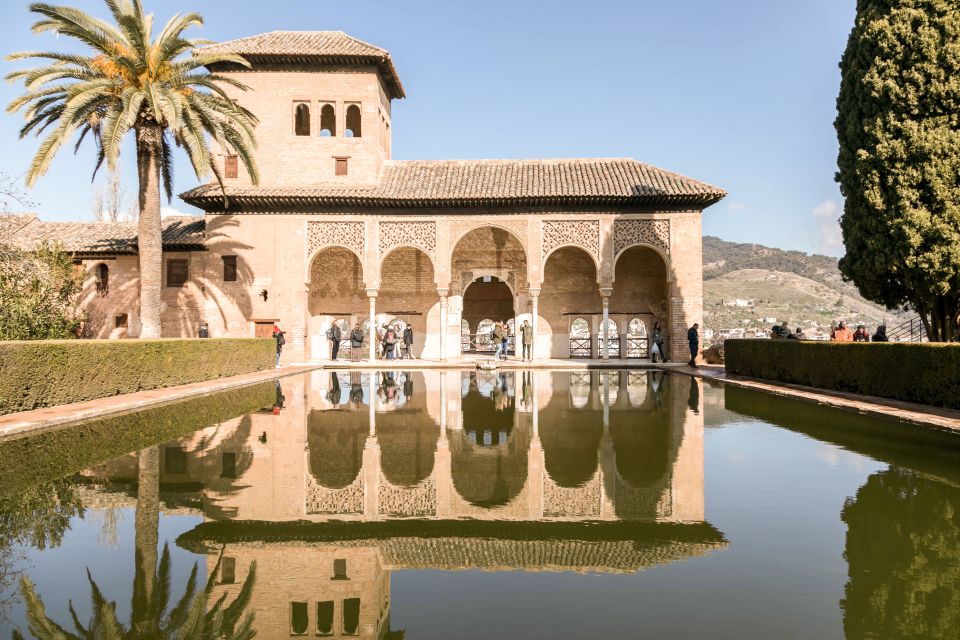 Granada: 3-Hour Alhambra and Generalife Gardens Guided Tour - Generalife Gardens: the summer palace shift you’ll appreciate