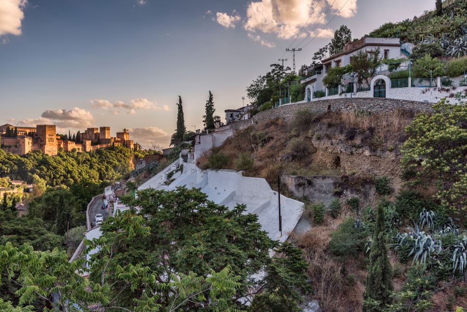 Granada: Albaicin and Sacromonte Evening Walking Tour - Why This 2.5-Hour Evening Walk Feels So Efficient