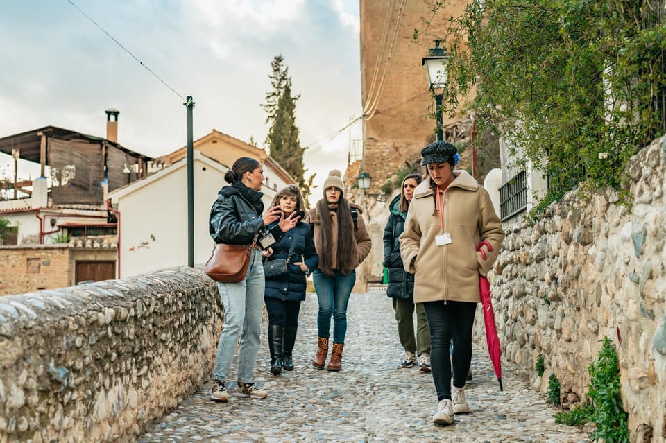 Granada: Albaicín and Sacromonte Guided Sunset Walking Tour - Why Albaicín and Sacromonte at sunset hits different