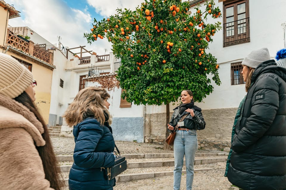 Granada: Albaicín and Sacromonte Guided Sunset Walking Tour - Meeting at Plaza Nueva and finding the first viewpoint energy