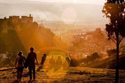 Granada: Albaicín and Sacromonte Guided Sunset Walking Tour - Albaicín’s labyrinth: UNESCO streets and the route that makes sense