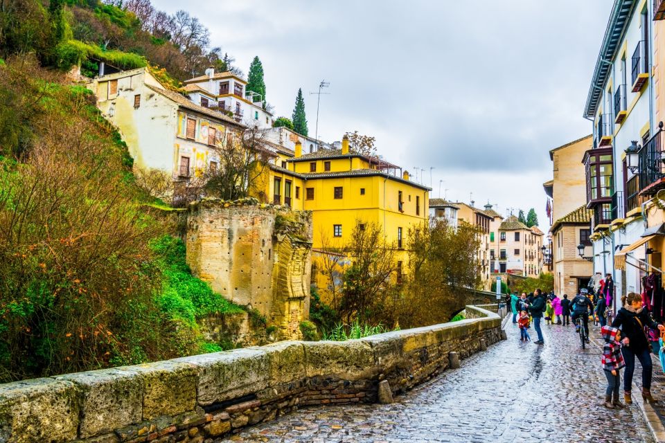 Granada: Albaicín and Sacromonte Walking Tour - Paseo de los Tristes: The Walk That Sets Up the Best Light