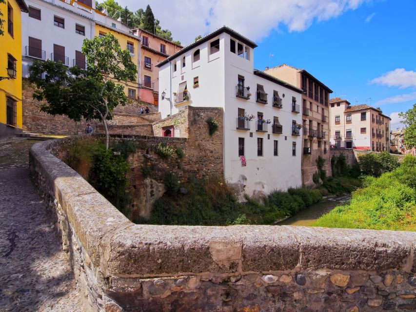 Granada: Albaicín and Sacromonte Walking Tour - Carrera del Darro to the Finish: Ending Near the River, Not the Map