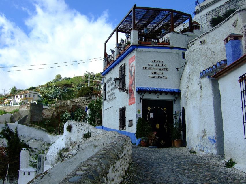 Granada: Albaicín, Sacromonte & Museum of Caves Walking Tour - Where You Start: Plaza Nueva Fountain and a Short Ride Up