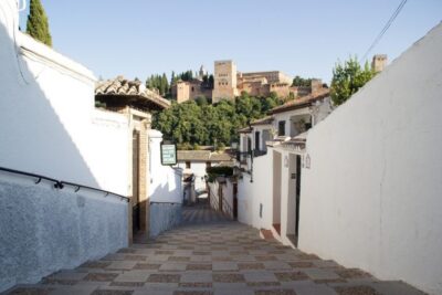 Granada: Albaicín, Sacromonte & Museum of Caves Walking Tour - Sacromonte Cave Museum: The Stop That Makes the Caves Make Sense