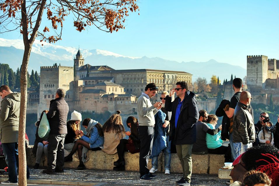Granada: Albaicín, Sacromonte & Museum of Caves Walking Tour - Group or Private: How to Choose What Fits You