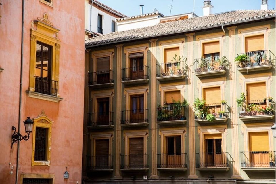 Granada: Albayzin and Sacromonte Walking Tour - Albayzín’s narrow streets: where Spanish-Muslim Granada feels real