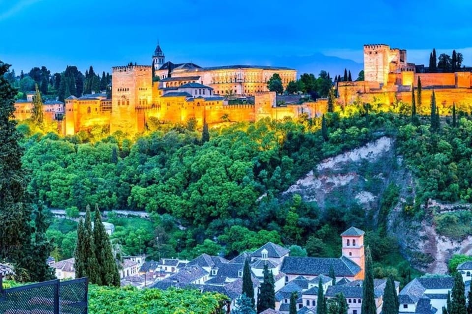 Granada: Albayzin and Sacromonte Walking Tour - Starting at Plaza Nueva: the fast way to get your bearings