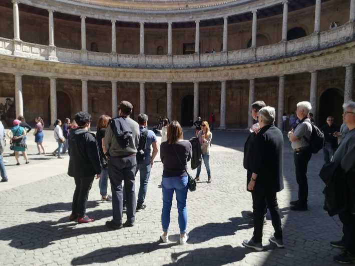 Granada: Alhambra and Albaicín Small Group Tour - Why this 5-hour small-group format makes sense in Granada