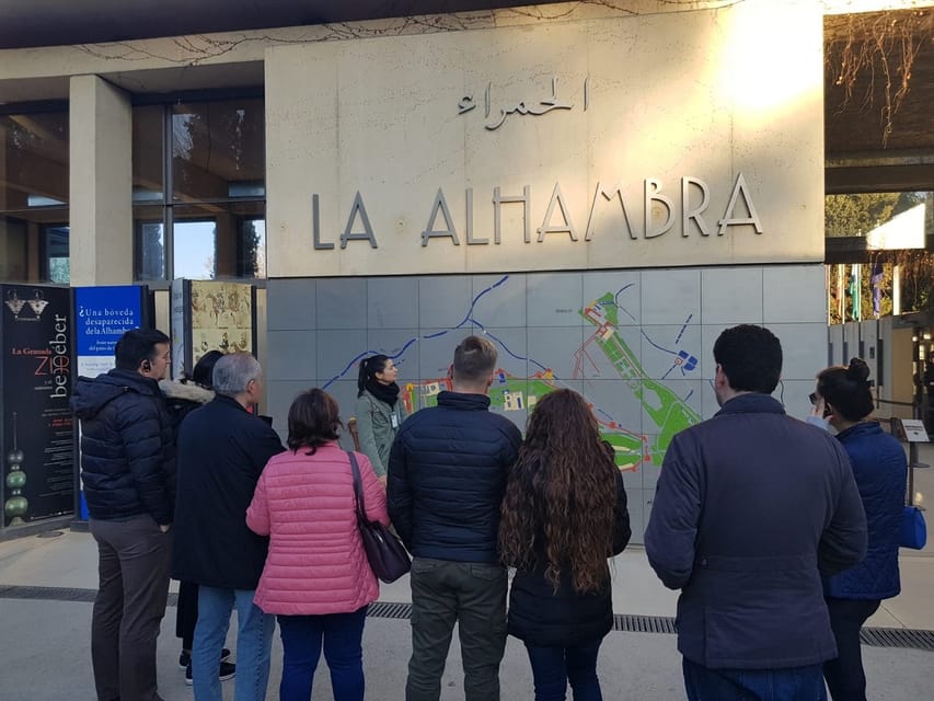 Granada: Alhambra and Albaicín Small Group Tour - Generalife gardens: where the mood changes
