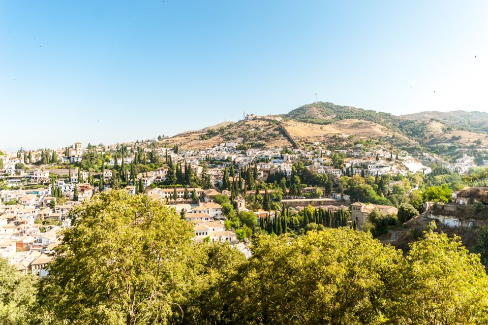 Granada: Alhambra and Generalife Garden Ticket & Guided Tour - Key things you’ll notice on this tour