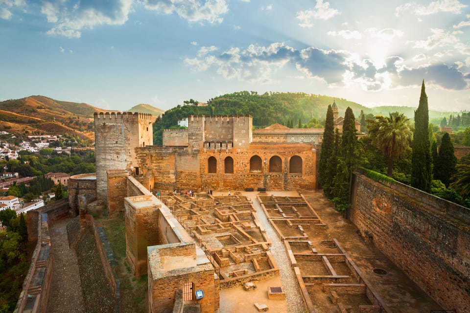 Granada: Alhambra and Generalife Garden Ticket & Guided Tour - Guide style: bilingual pacing and names you might hear