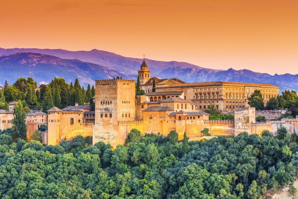 Granada: Alhambra and Generalife Gardens Guided Tour - Alcazaba fortress walls: defense, power, and viewpoint payoffs